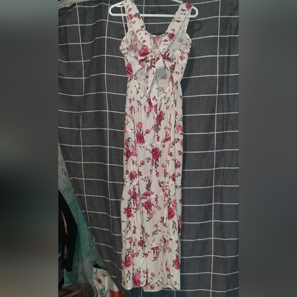 White and pink tiered floral maxi dress - Picture 2 of 7